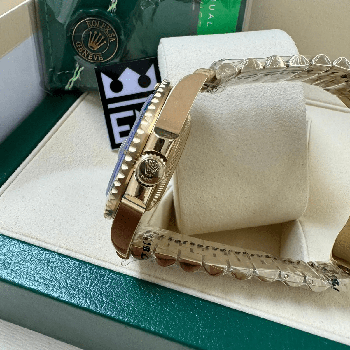 Rolex Submariner 40 – Blue Dial – Yellow Gold