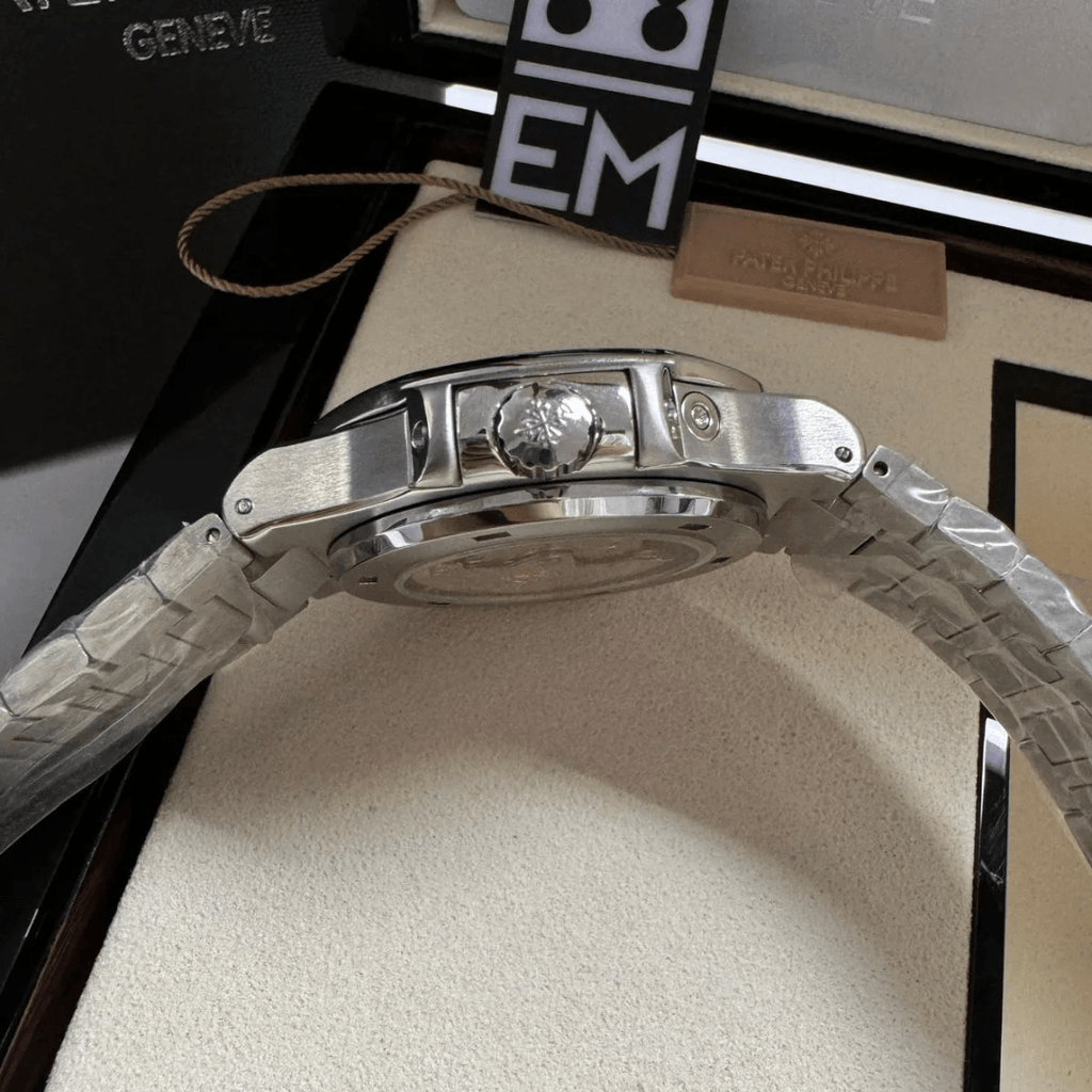 Patek Philippe Nautilus Gray – Automatic