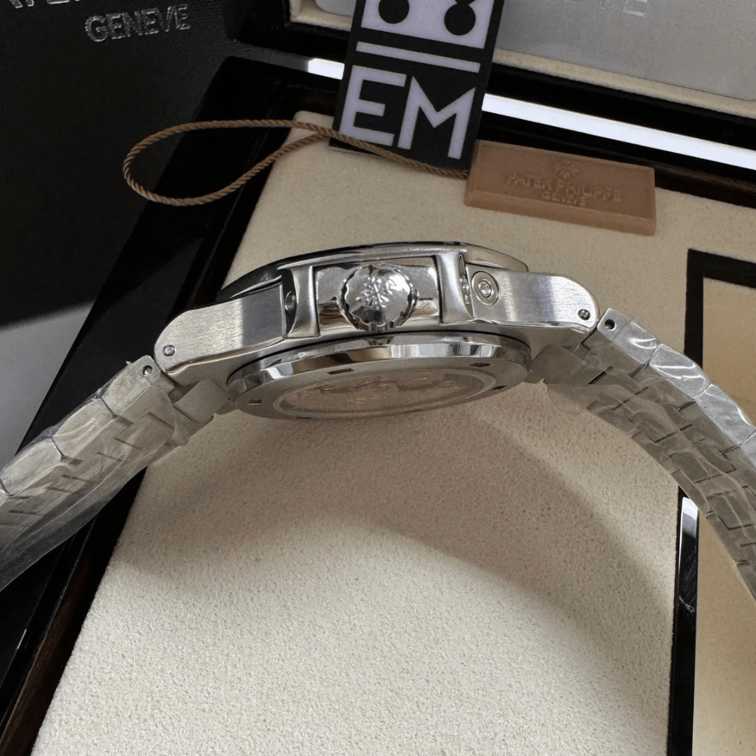Patek Philippe Nautilus Gray – Automatic