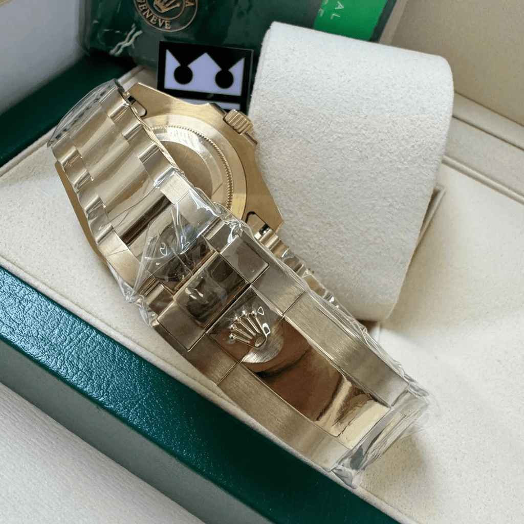 Rolex GMT-Master II 116713 LN – Gold and Steel Edition