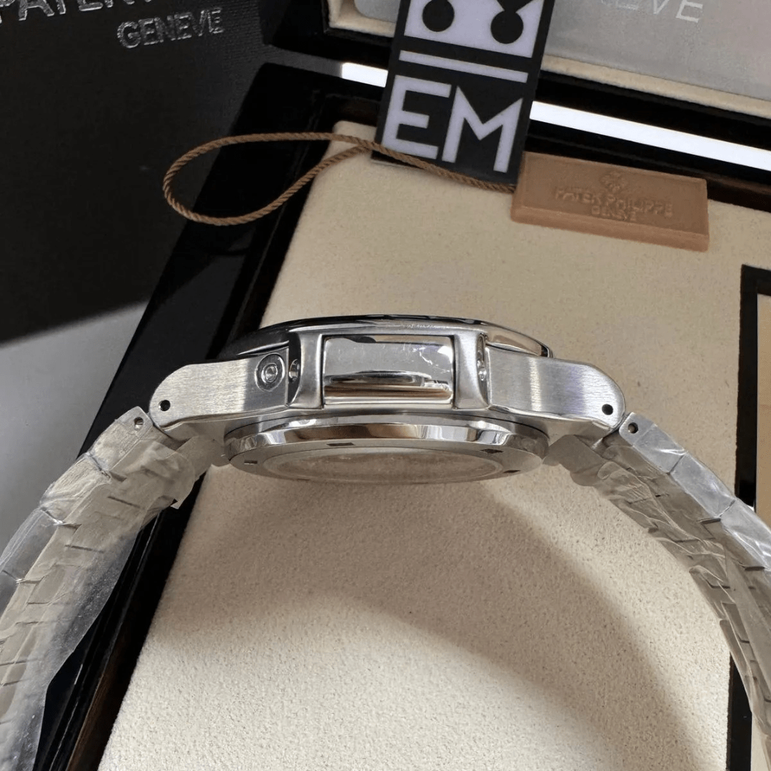 Patek Philippe Nautilus Gray – Automatic